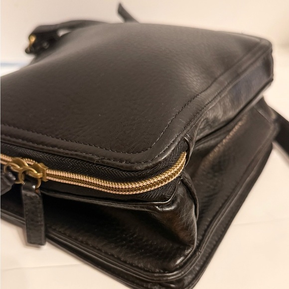 Relic Zip Around Crossbody Black Handbag Vegan Leather Adjustable Strap - Picture 6 of 15